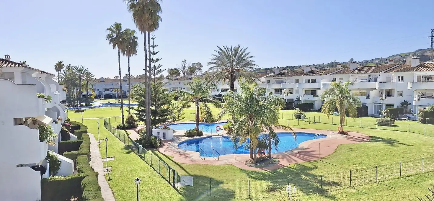 Sale of middle floor apartment in Mijas Golf 0