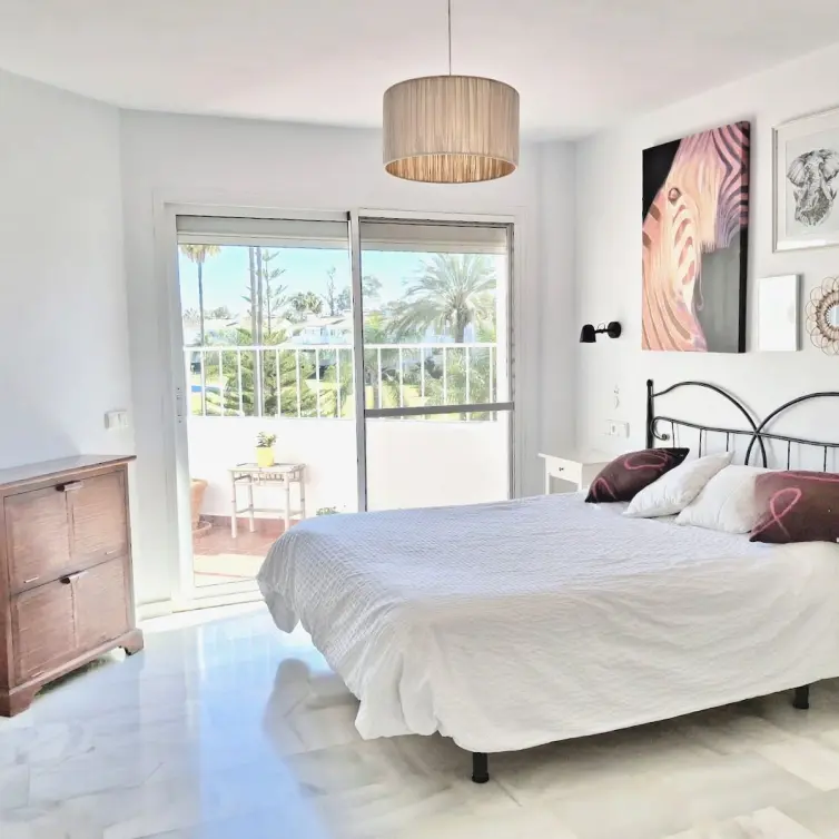 Sale of middle floor apartment in Mijas Golf