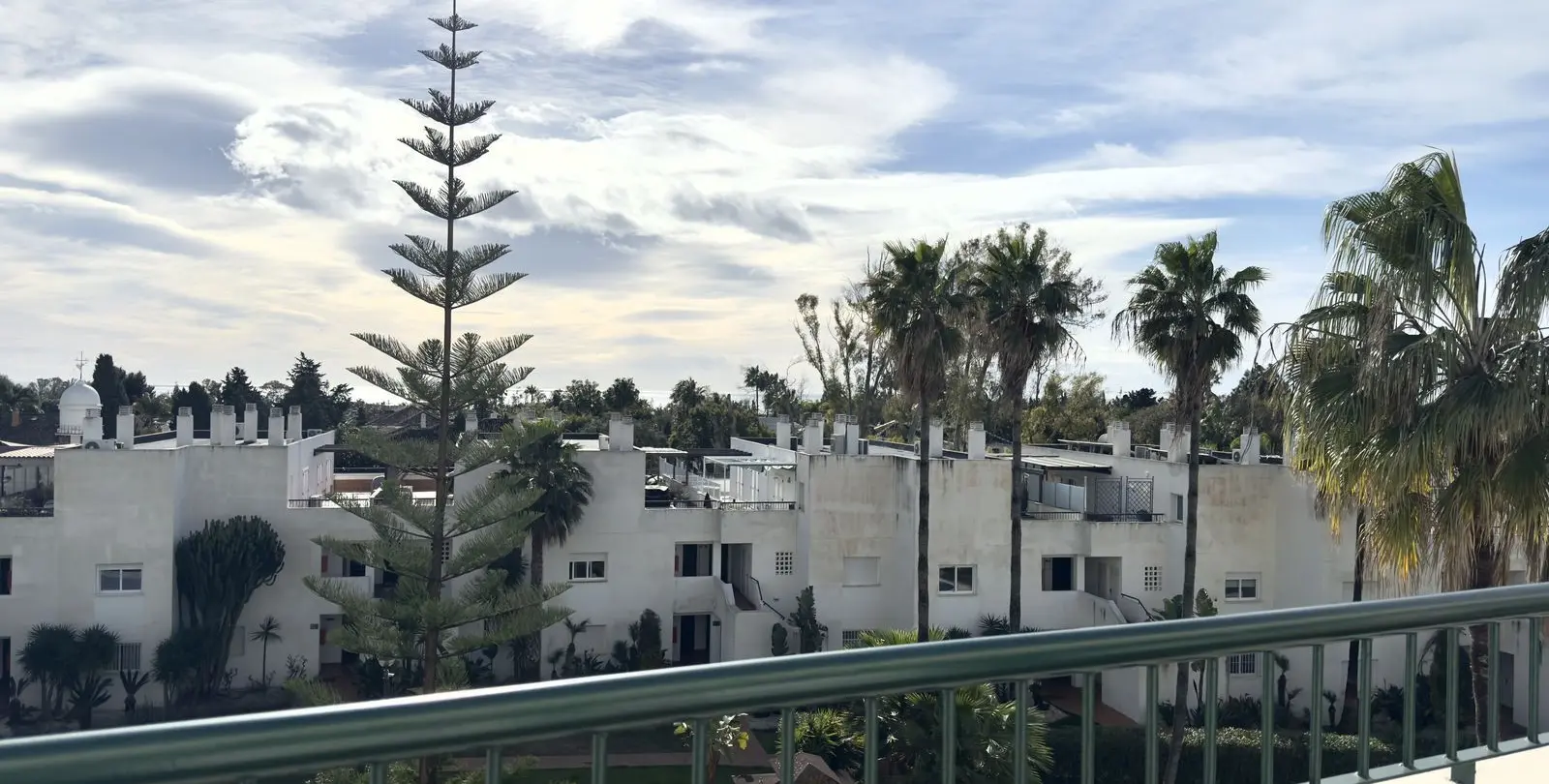 Sale of penthouse in Guadalmina Baja 1
