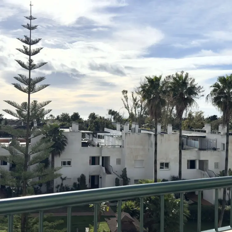 Sale of penthouse in Guadalmina Baja