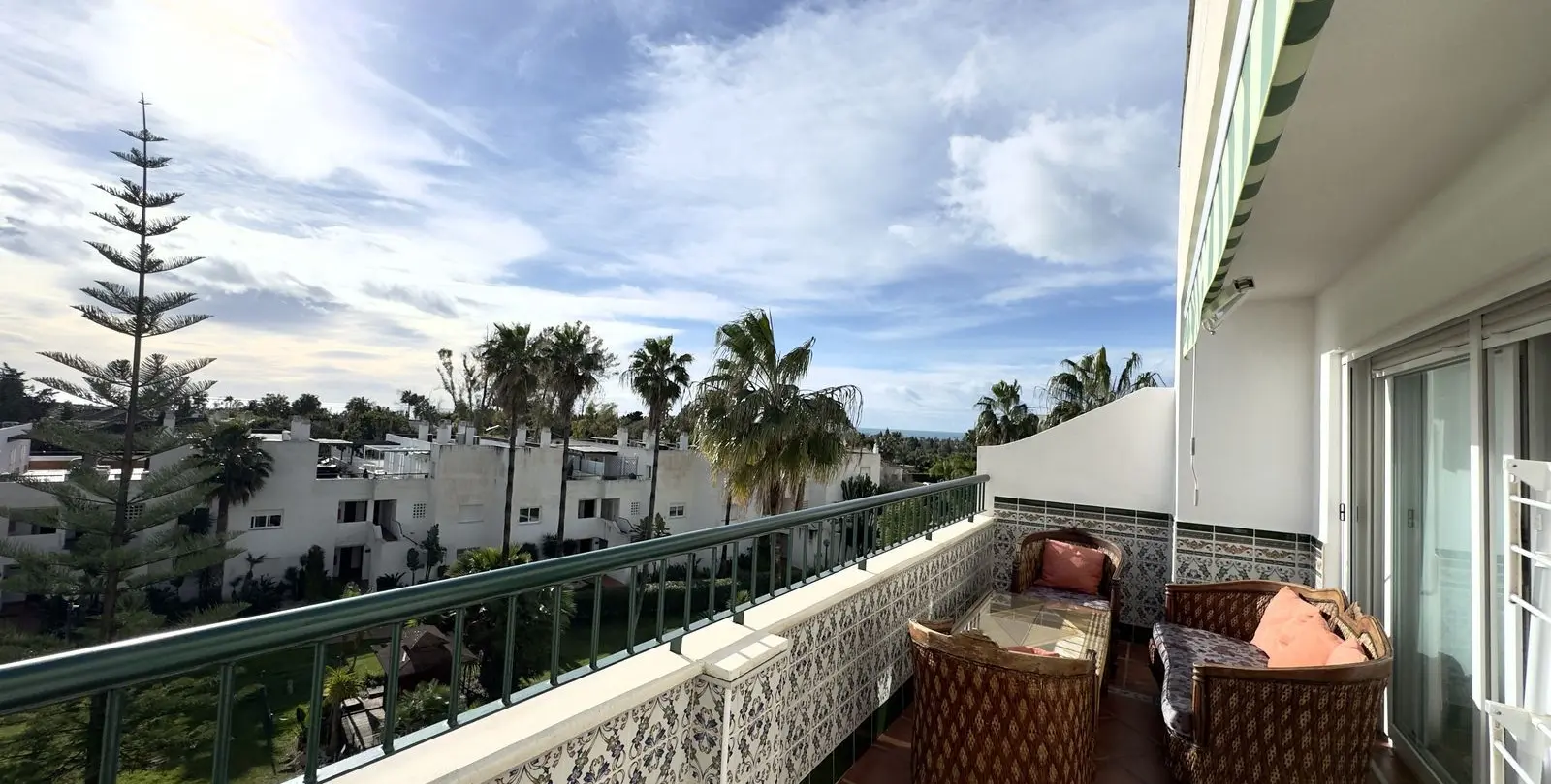 Sale of penthouse in Guadalmina Baja 27
