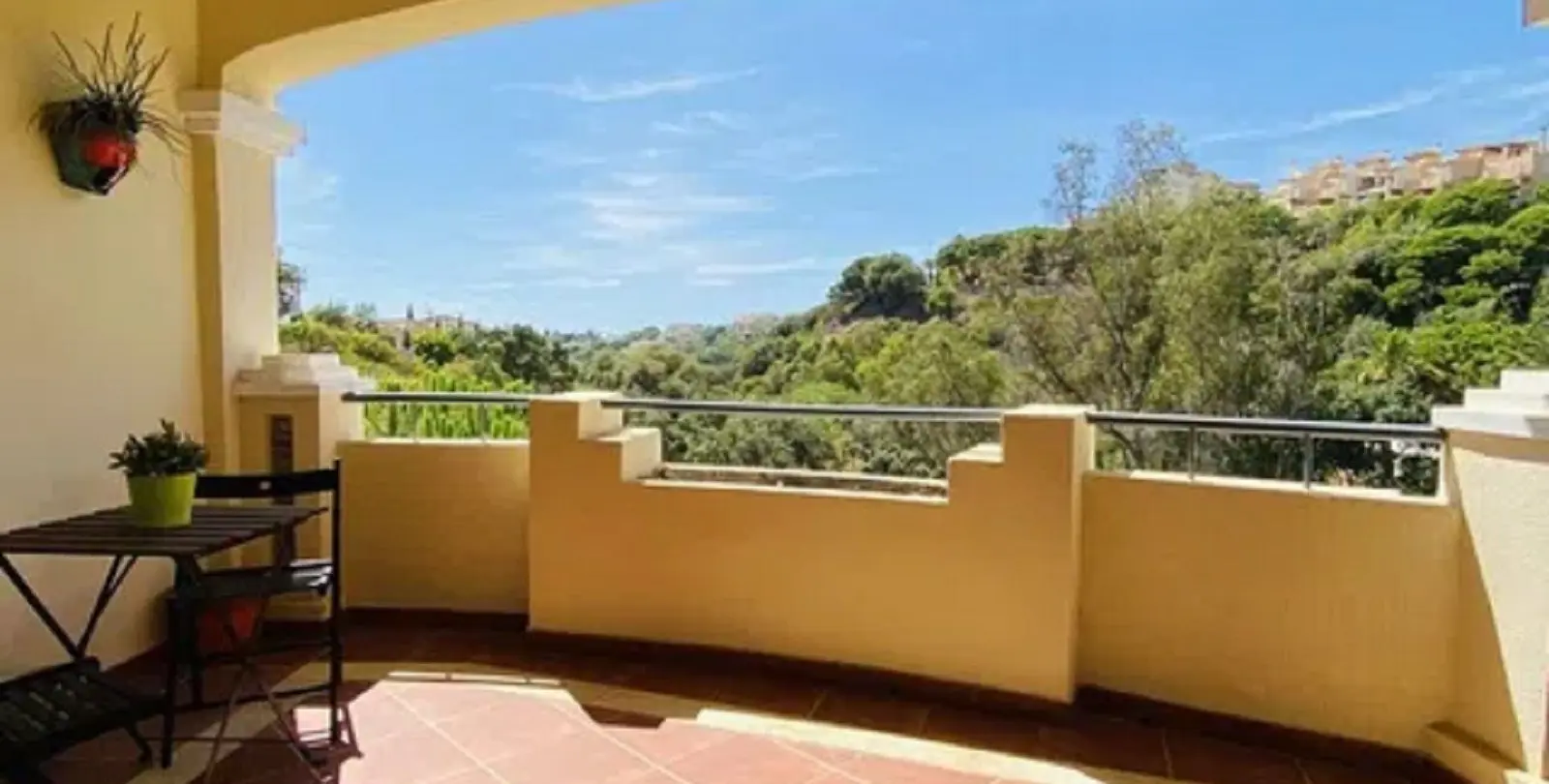Sale of ground floor apartment in Elviria 1