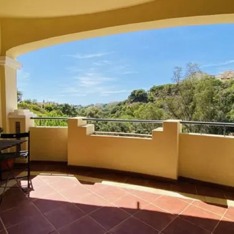 Sale of ground floor apartment in Elviria