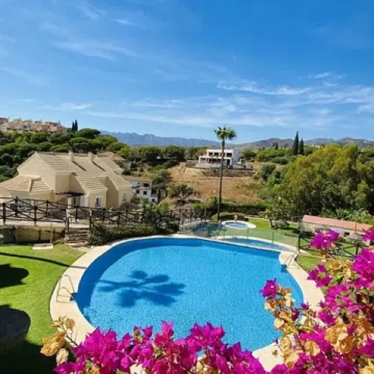 Sale of ground floor apartment in Elviria
