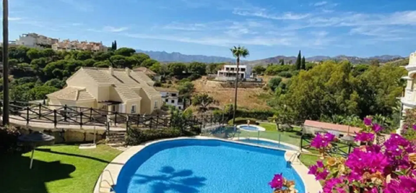Sale of ground floor apartment in Elviria 2
