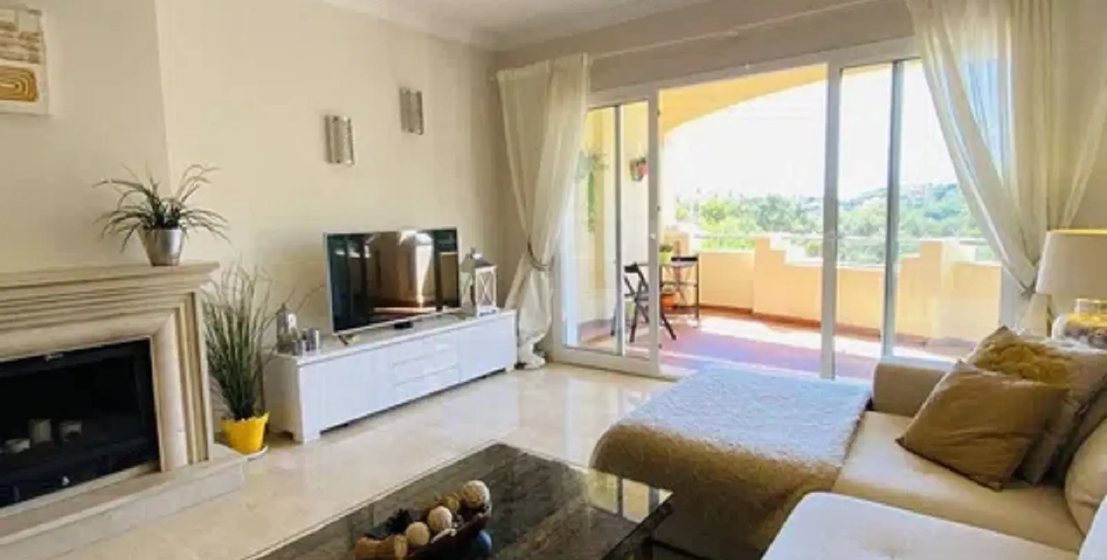 Sale of ground floor apartment in Elviria 4