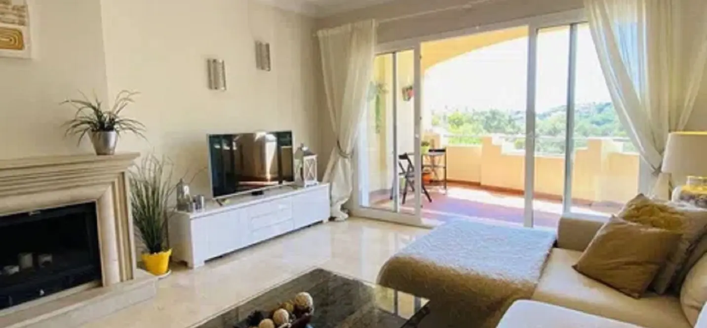 Sale of ground floor apartment in Elviria 3