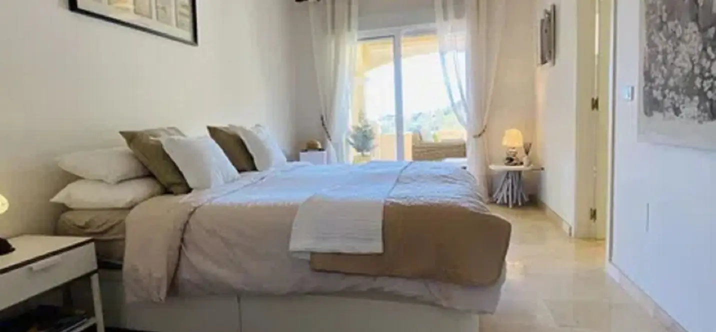 Sale of ground floor apartment in Elviria 4
