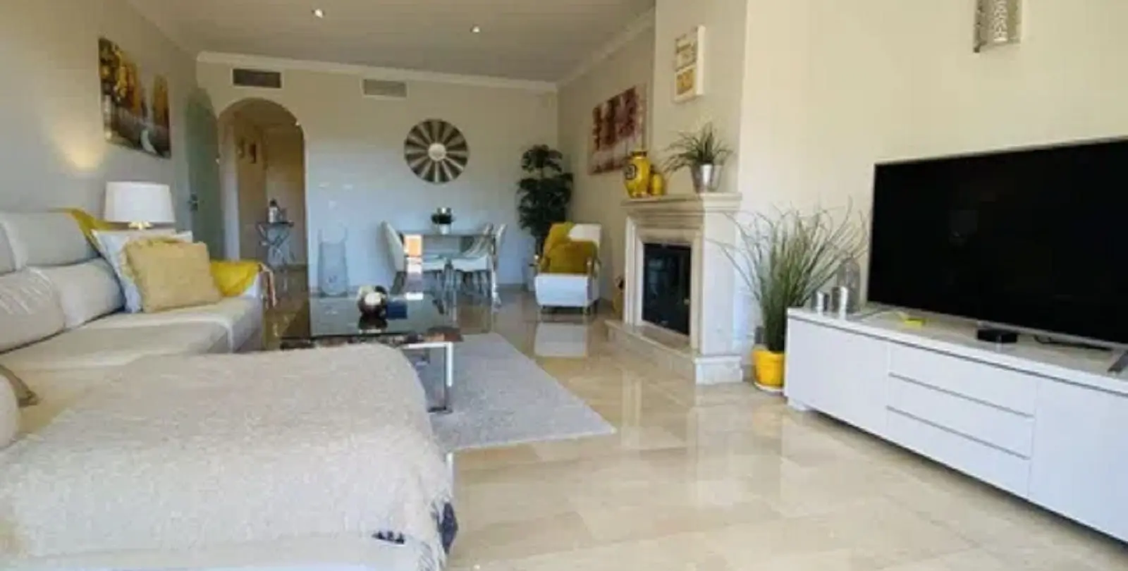 Sale of ground floor apartment in Elviria 11