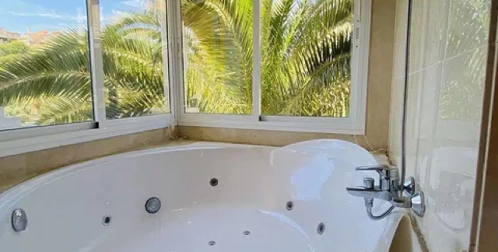 Sale of ground floor apartment in Elviria 12