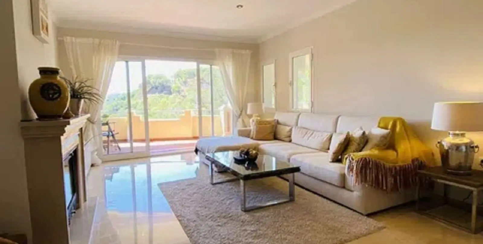 Sale of ground floor apartment in Elviria 22