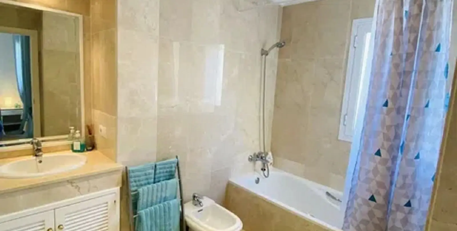 Sale of ground floor apartment in Elviria 24