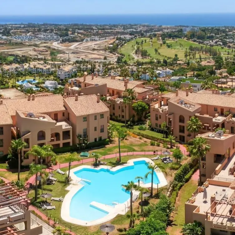 Sale of ground floor apartment in El Paraiso