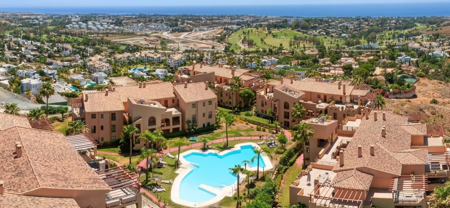 Sale of ground floor apartment in El Paraiso 0