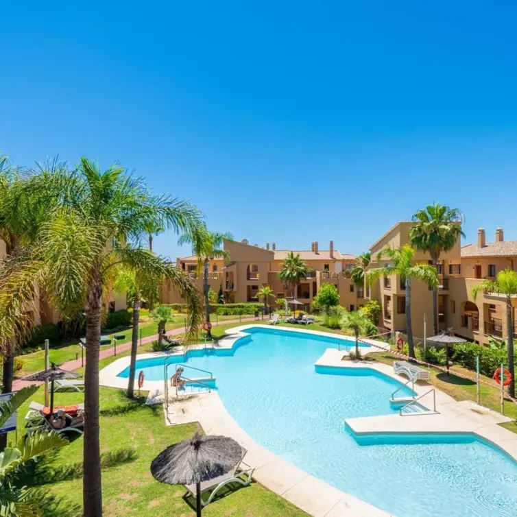 Sale of ground floor apartment in El Paraiso