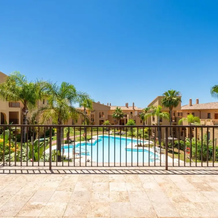 Sale of ground floor apartment in El Paraiso