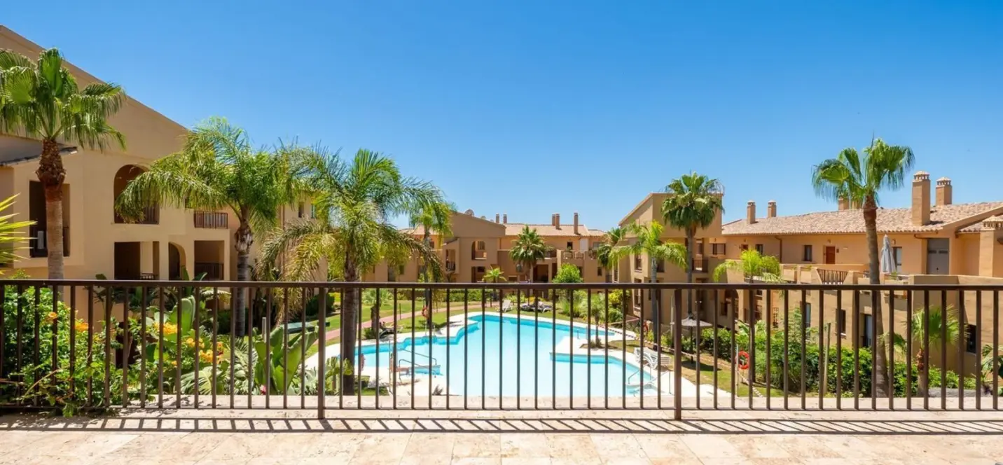 Sale of ground floor apartment in El Paraiso 2