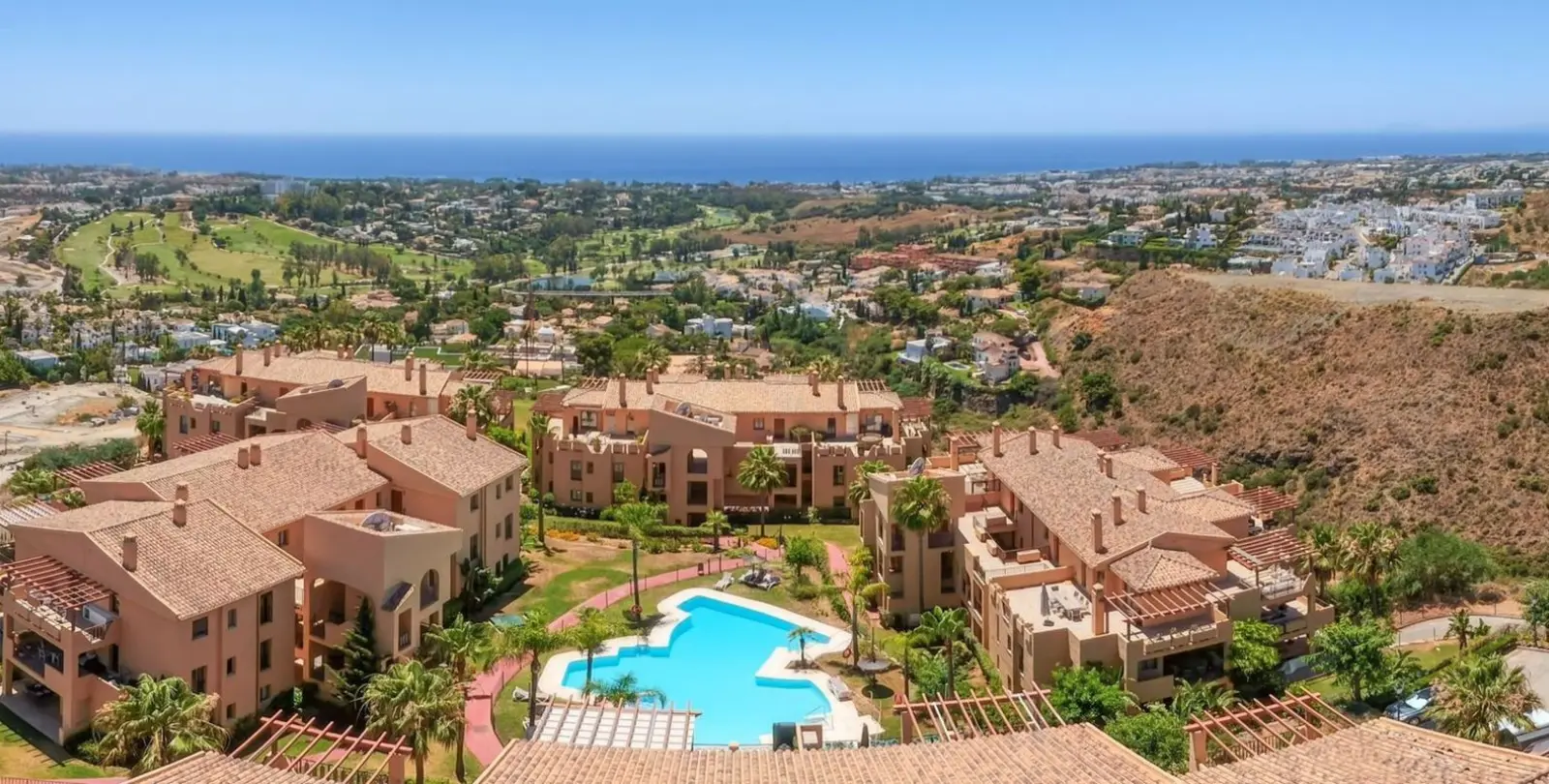 Sale of ground floor apartment in El Paraiso 4
