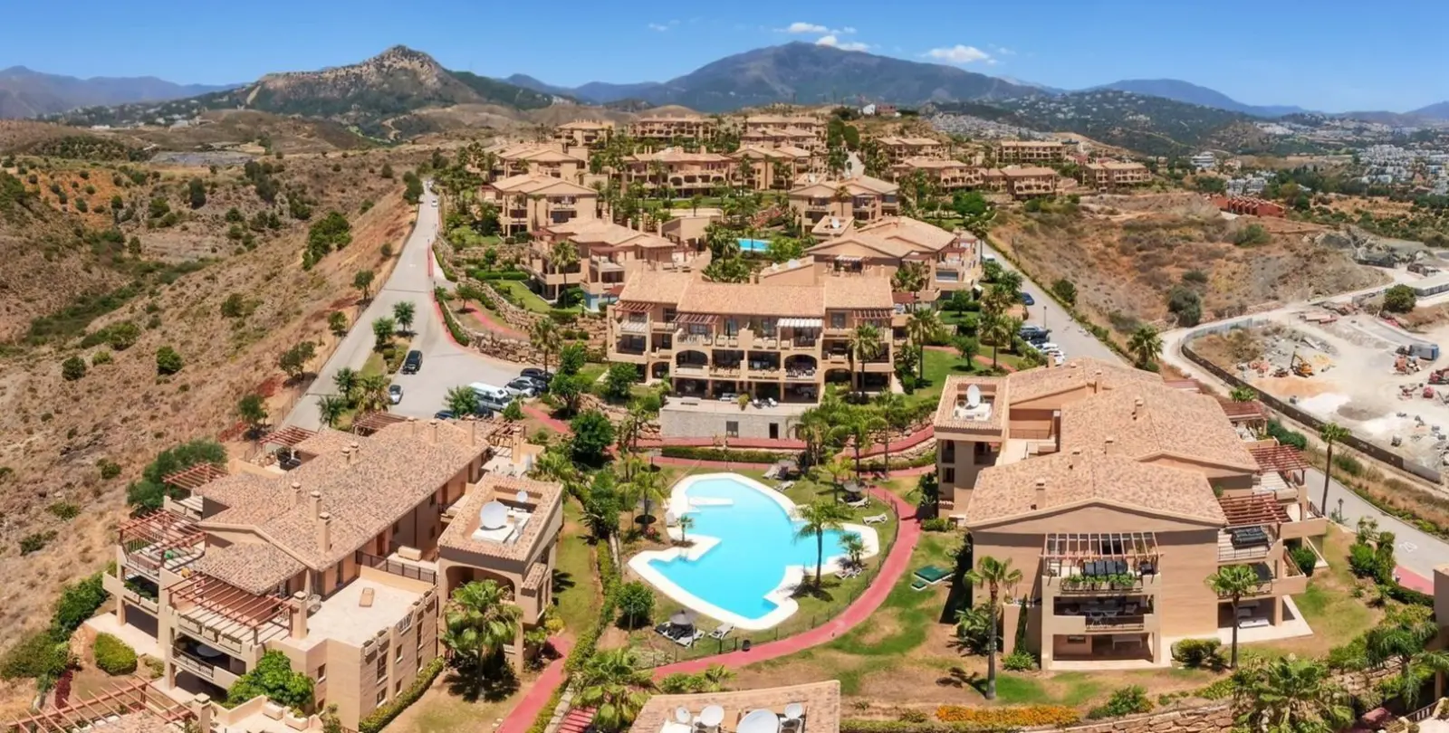 Sale of ground floor apartment in El Paraiso 5
