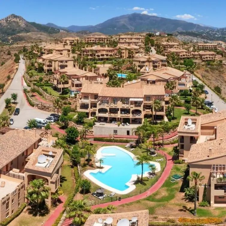 Sale of ground floor apartment in El Paraiso