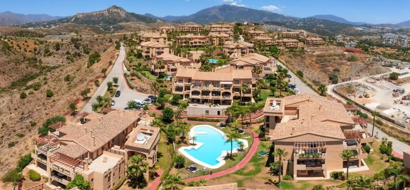 Sale of ground floor apartment in El Paraiso 4