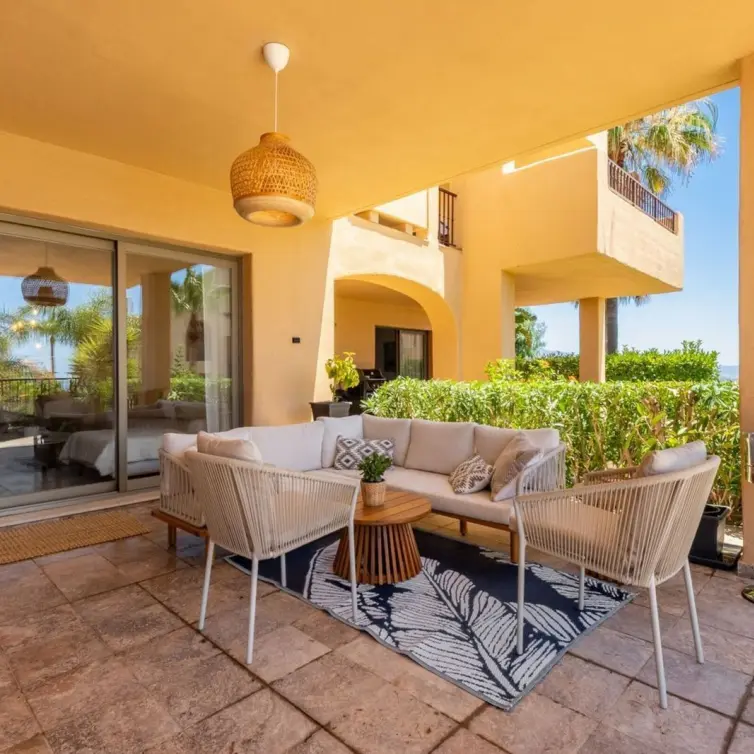 Sale of ground floor apartment in El Paraiso
