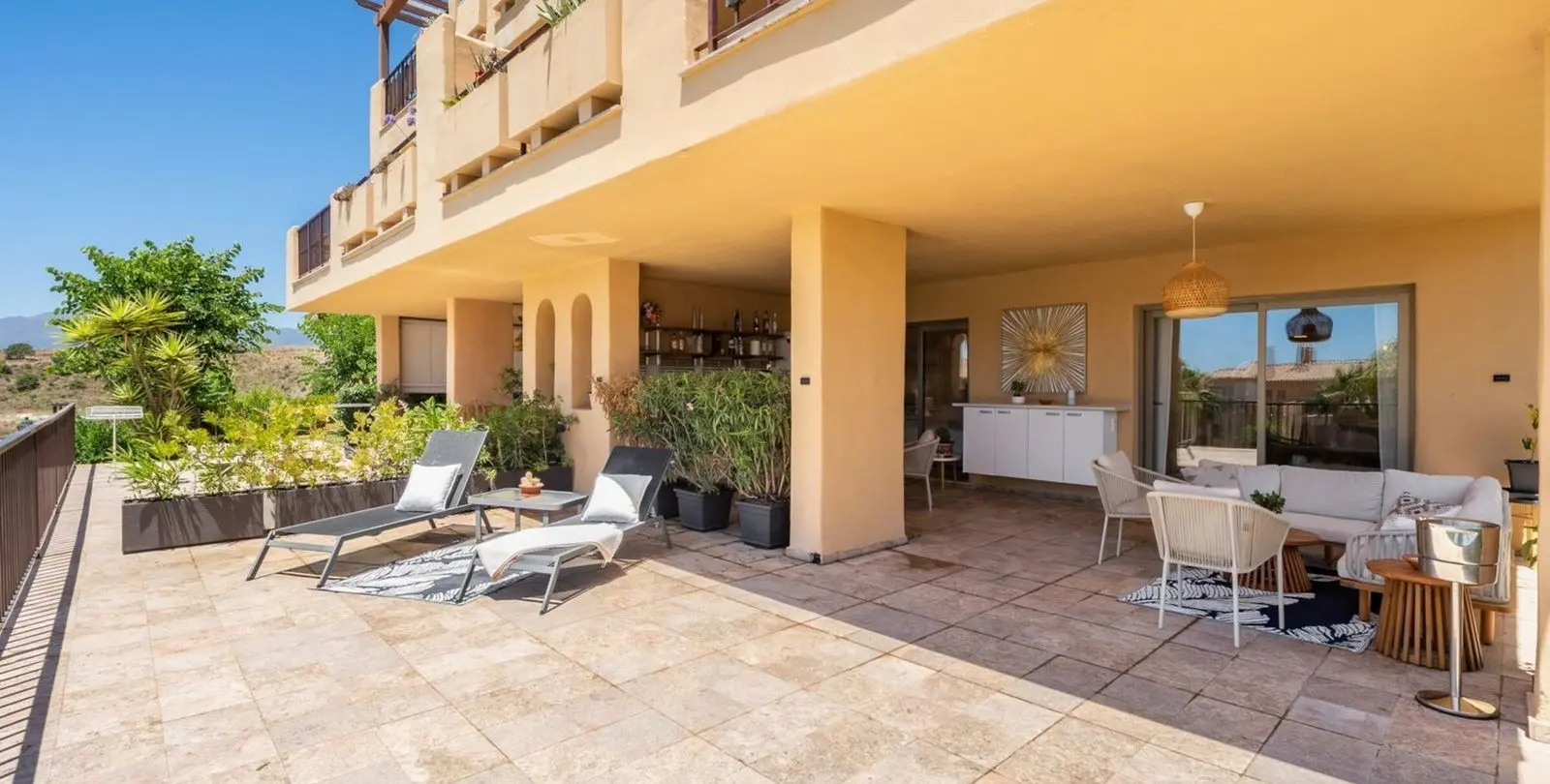 Sale of ground floor apartment in El Paraiso 7
