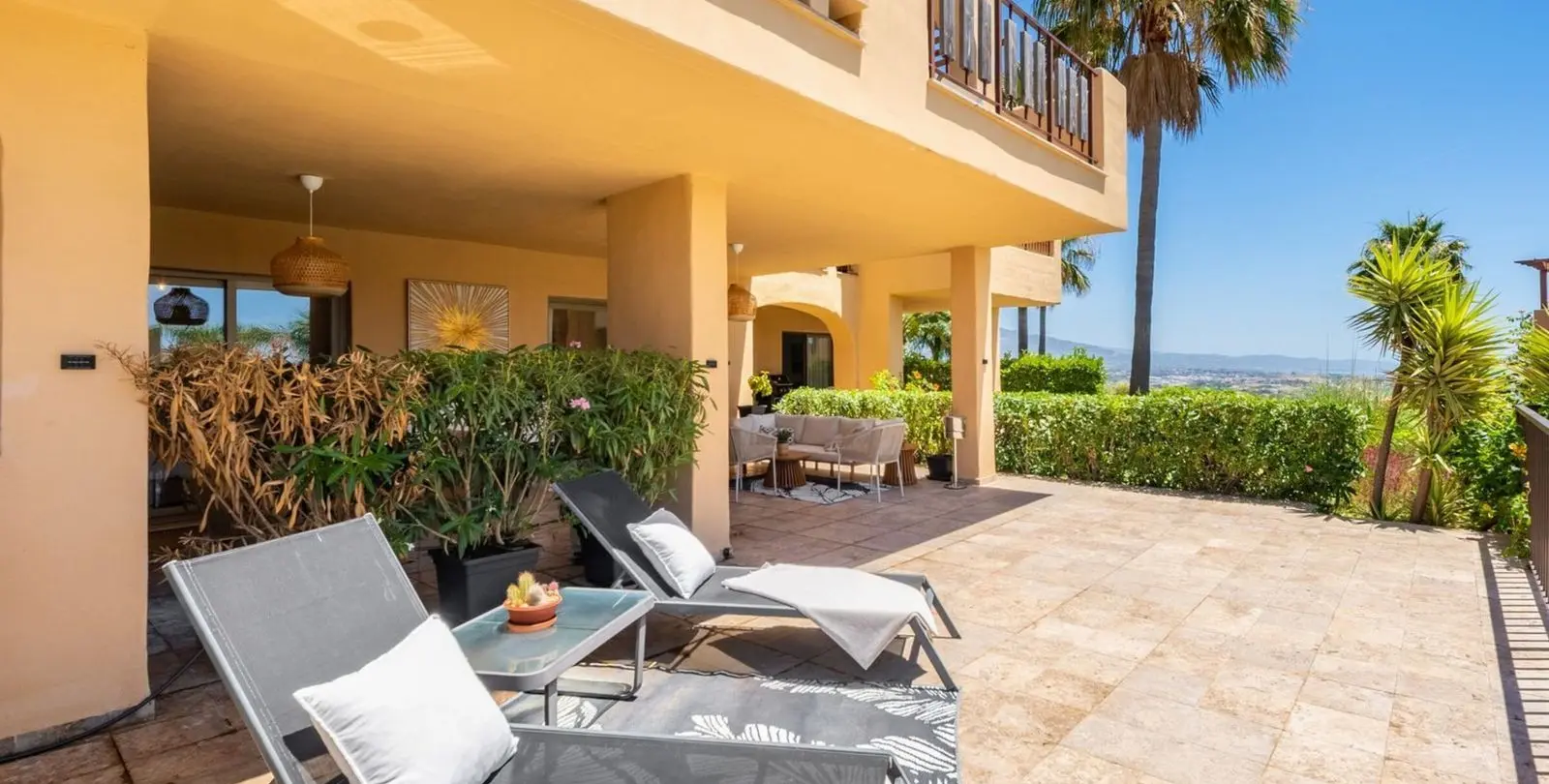 Sale of ground floor apartment in El Paraiso 11