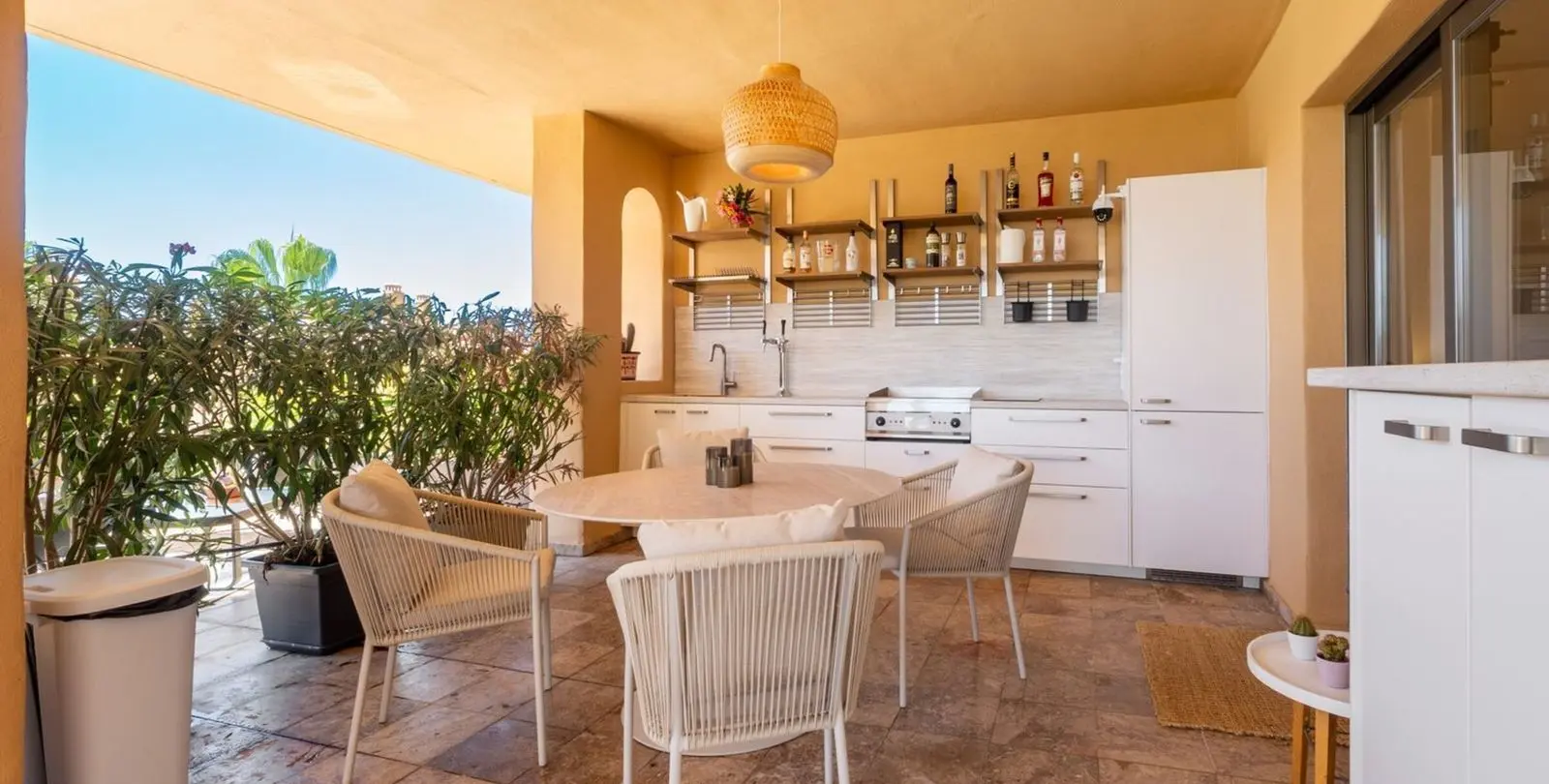 Sale of ground floor apartment in El Paraiso 17