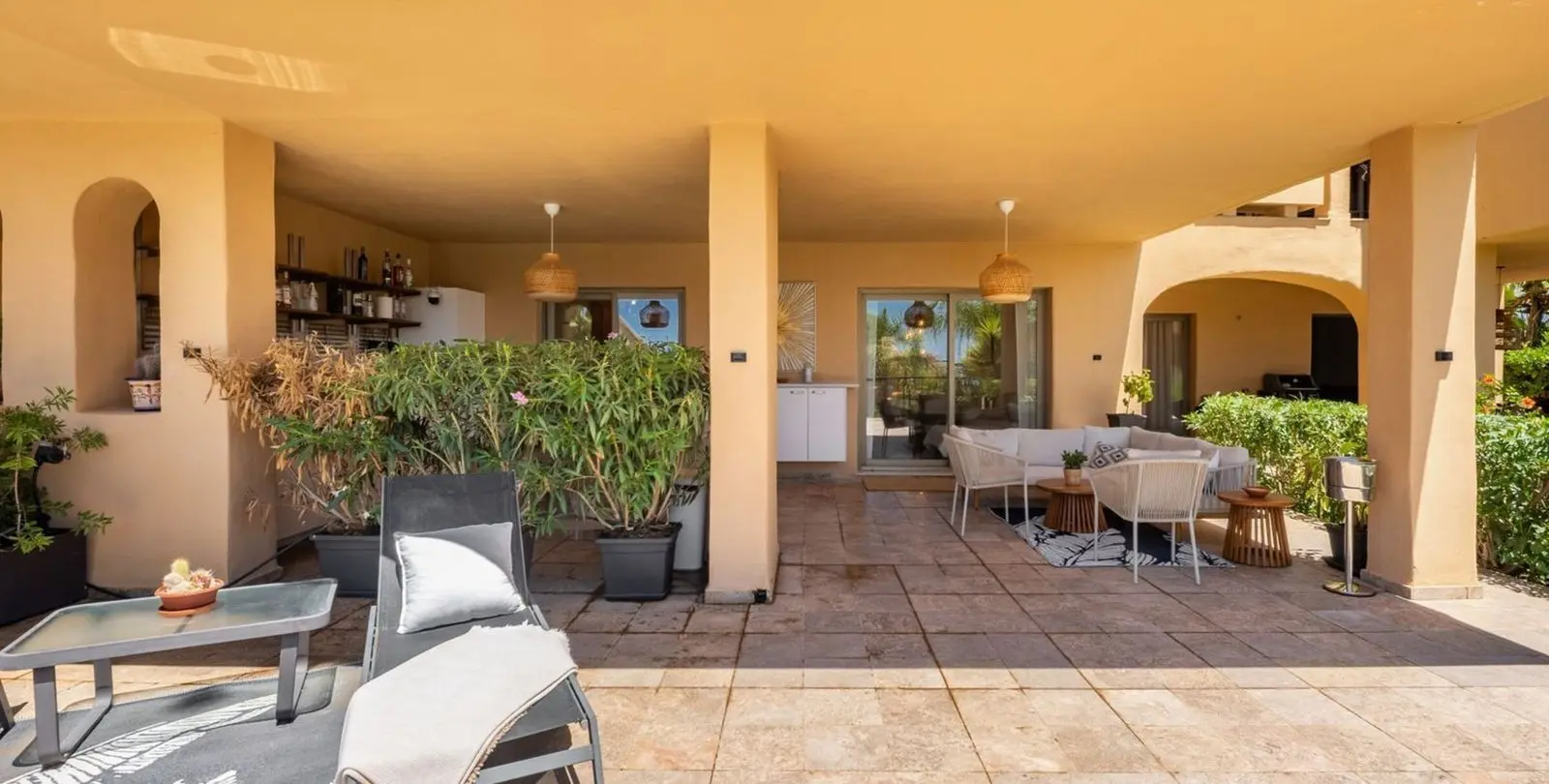 Sale of ground floor apartment in El Paraiso 22