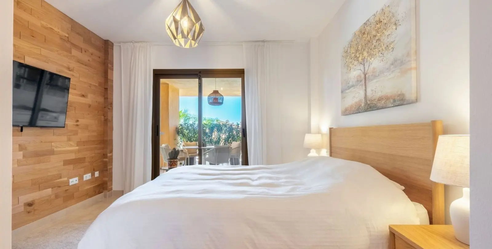 Sale of ground floor apartment in El Paraiso 28