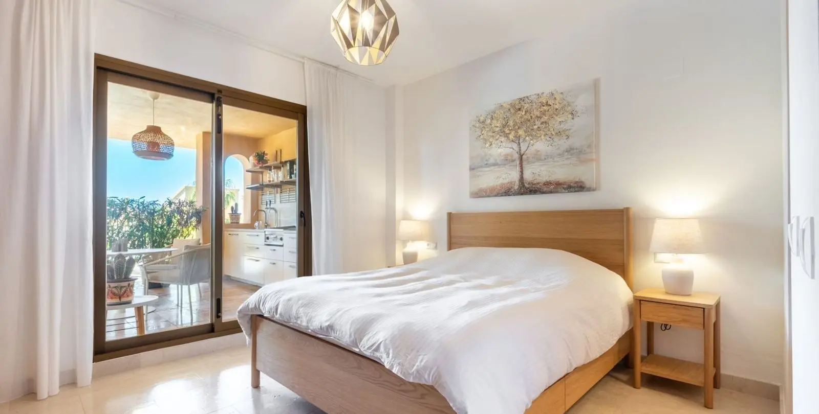 Sale of ground floor apartment in El Paraiso 29