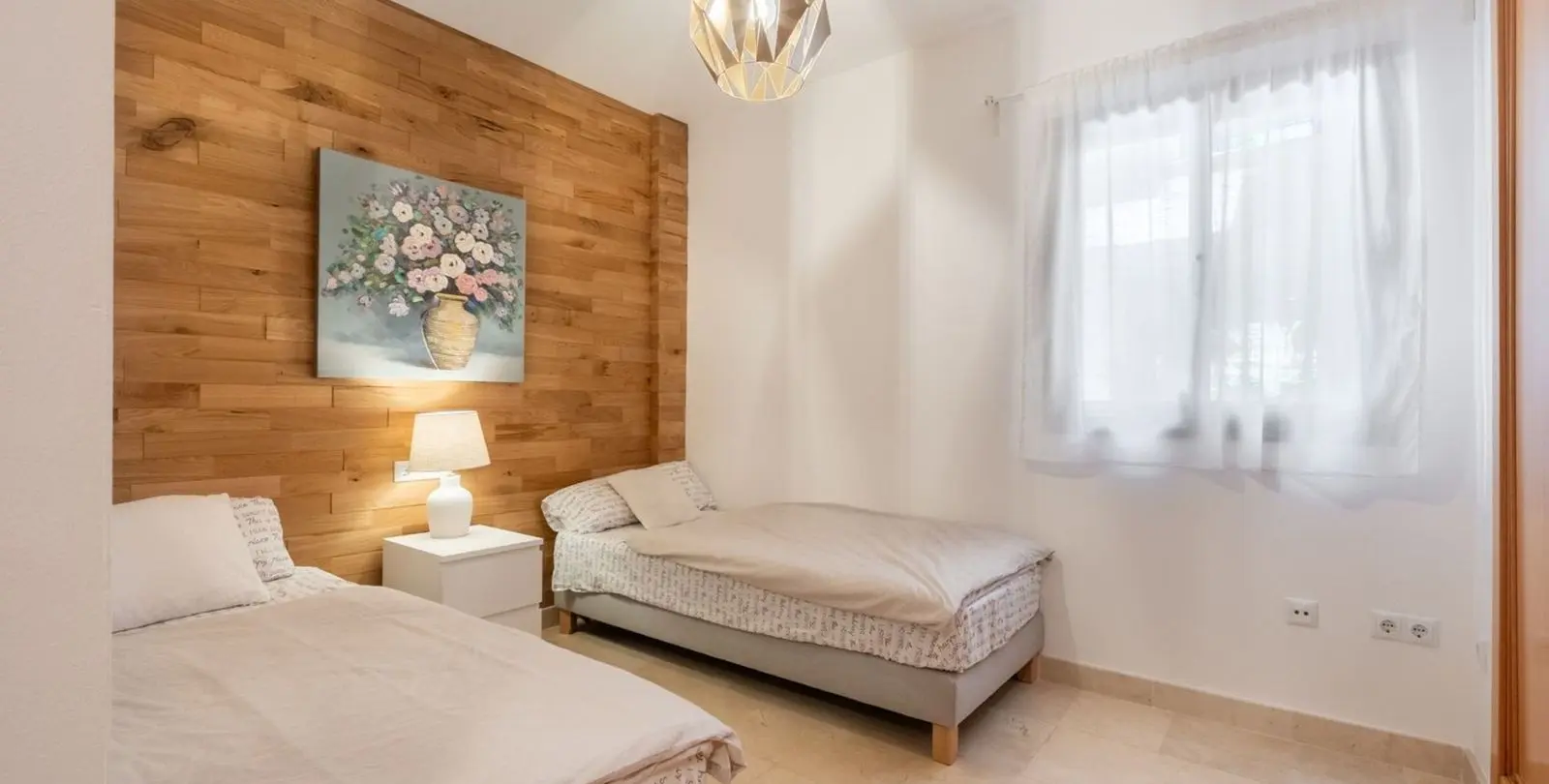 Sale of ground floor apartment in El Paraiso 33
