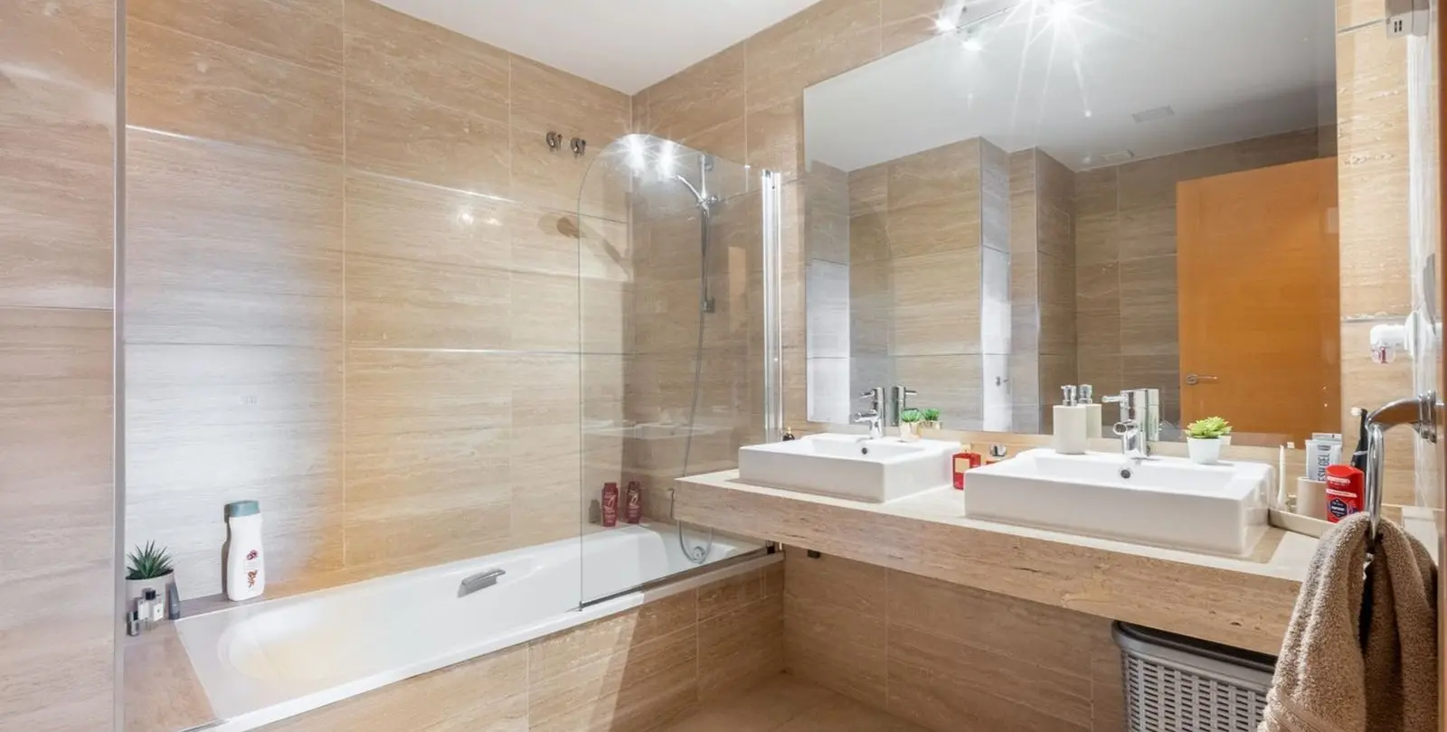 Sale of ground floor apartment in El Paraiso 35