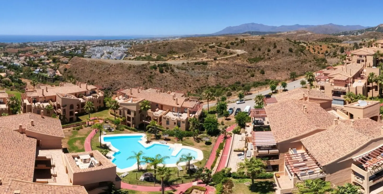 Sale of ground floor apartment in El Paraiso 36
