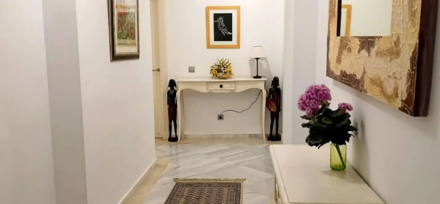 Sale of middle floor apartment in Nueva Andalucía 3