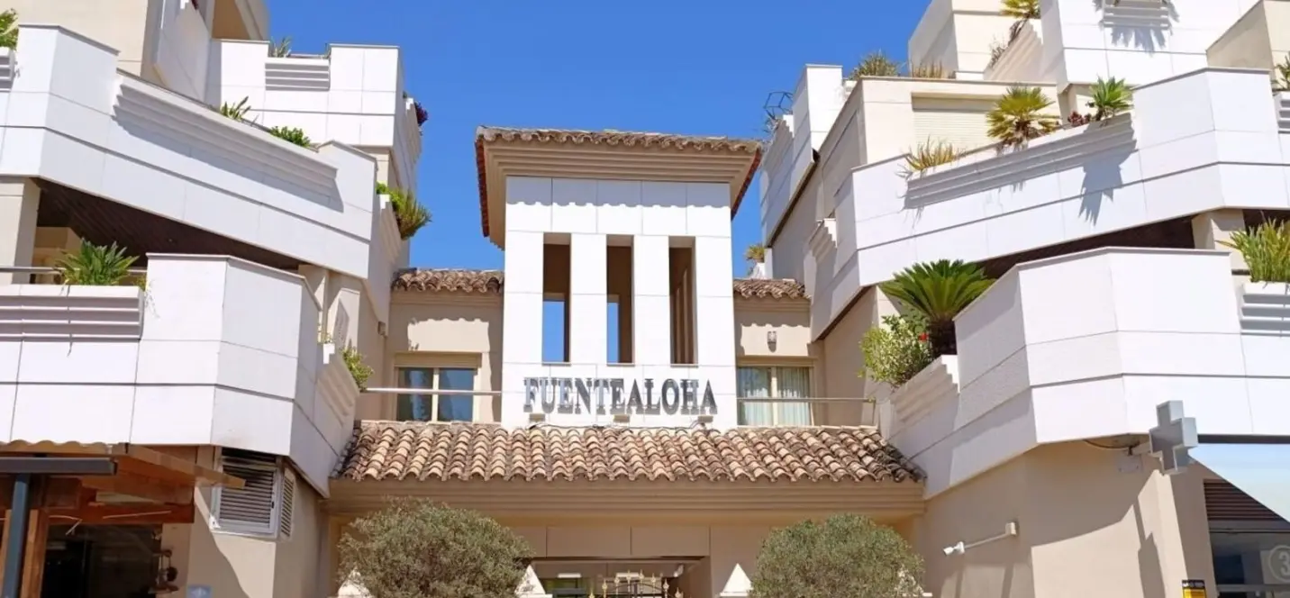 Sale of middle floor apartment in Nueva Andalucía 0
