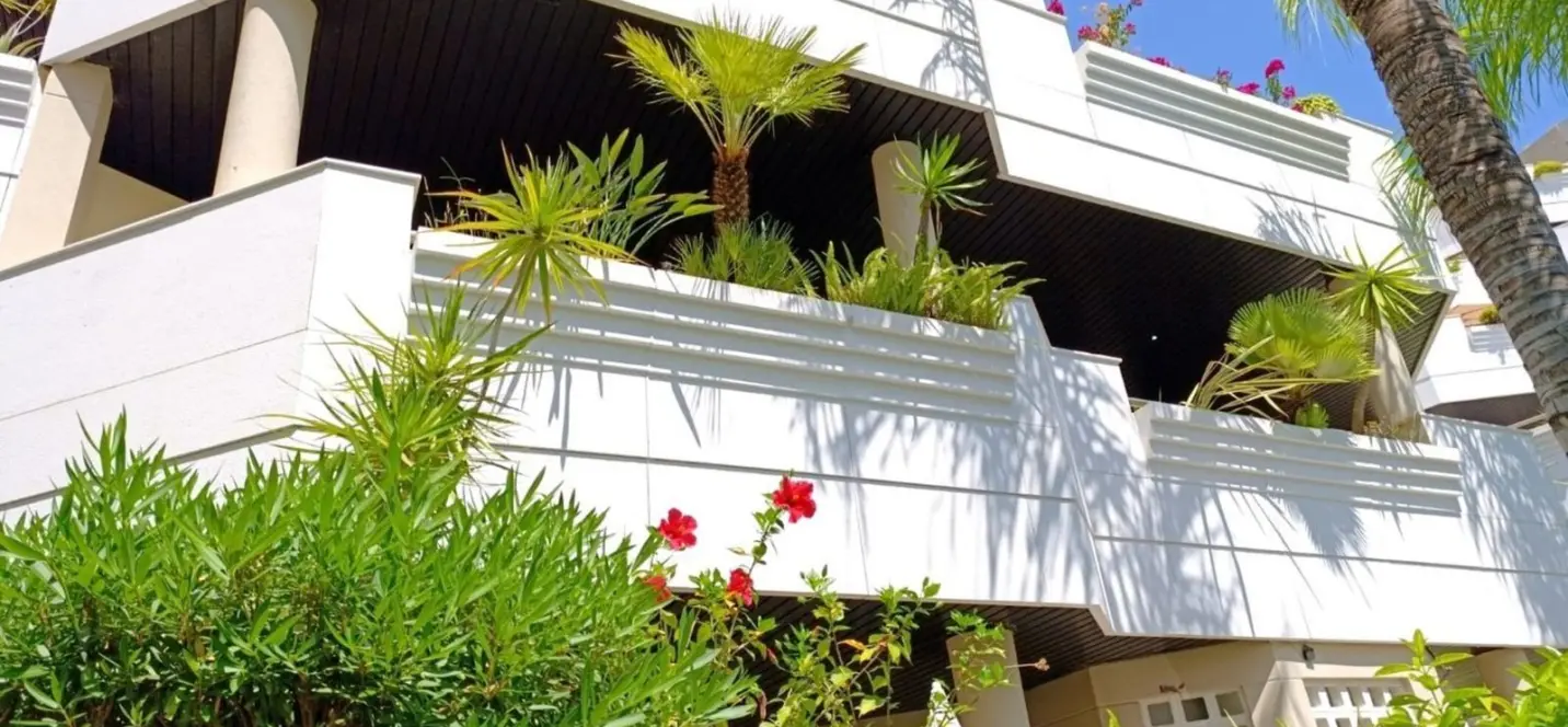 Sale of middle floor apartment in Nueva Andalucía 1