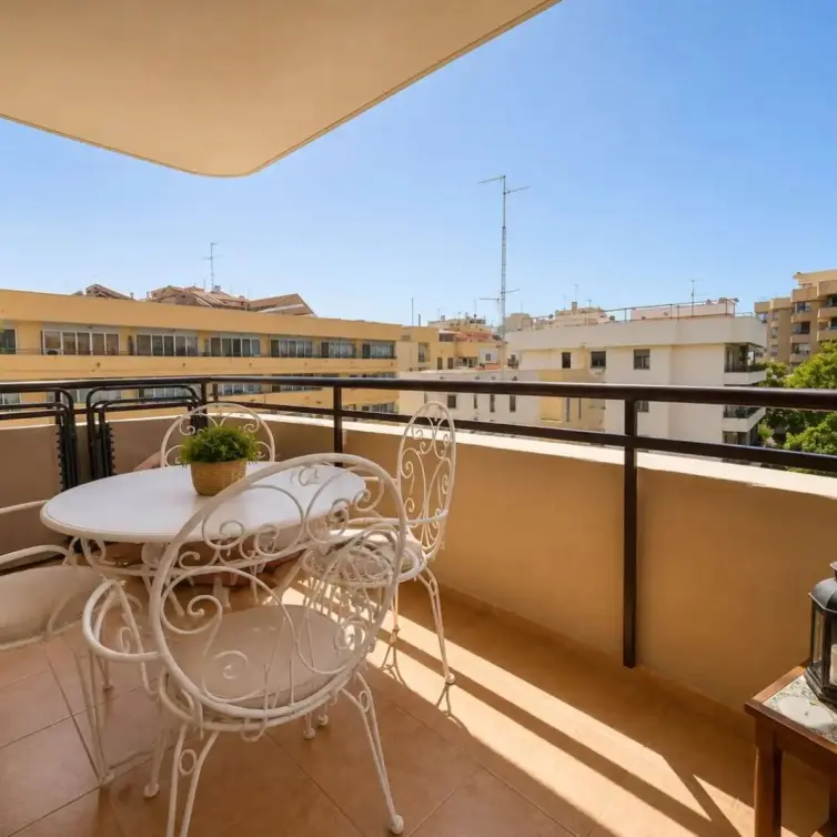 Venta de apartamento en planta media en Marbella