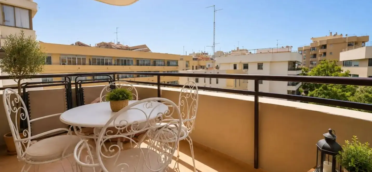 Venta de apartamento en planta media en Marbella 0
