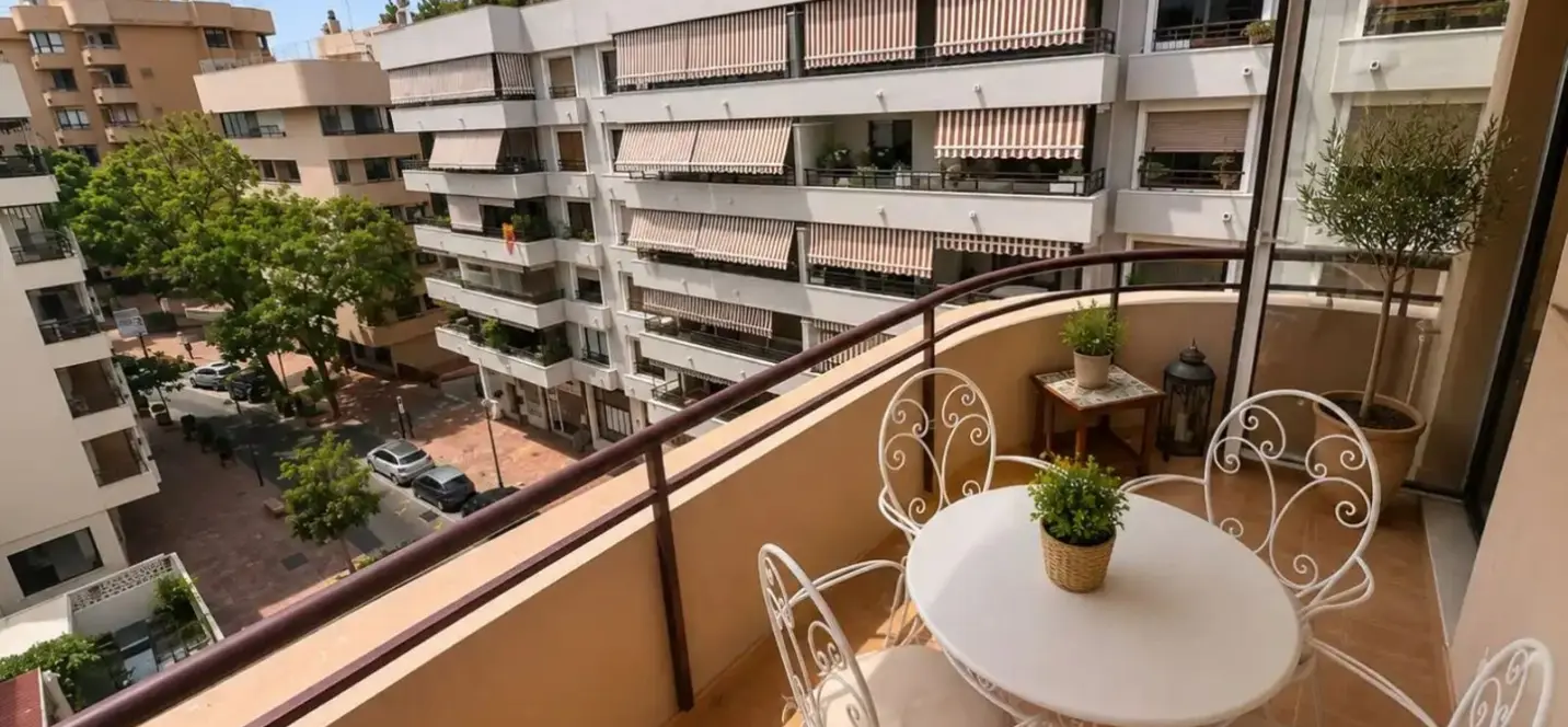 Venta de apartamento en planta media en Marbella 1