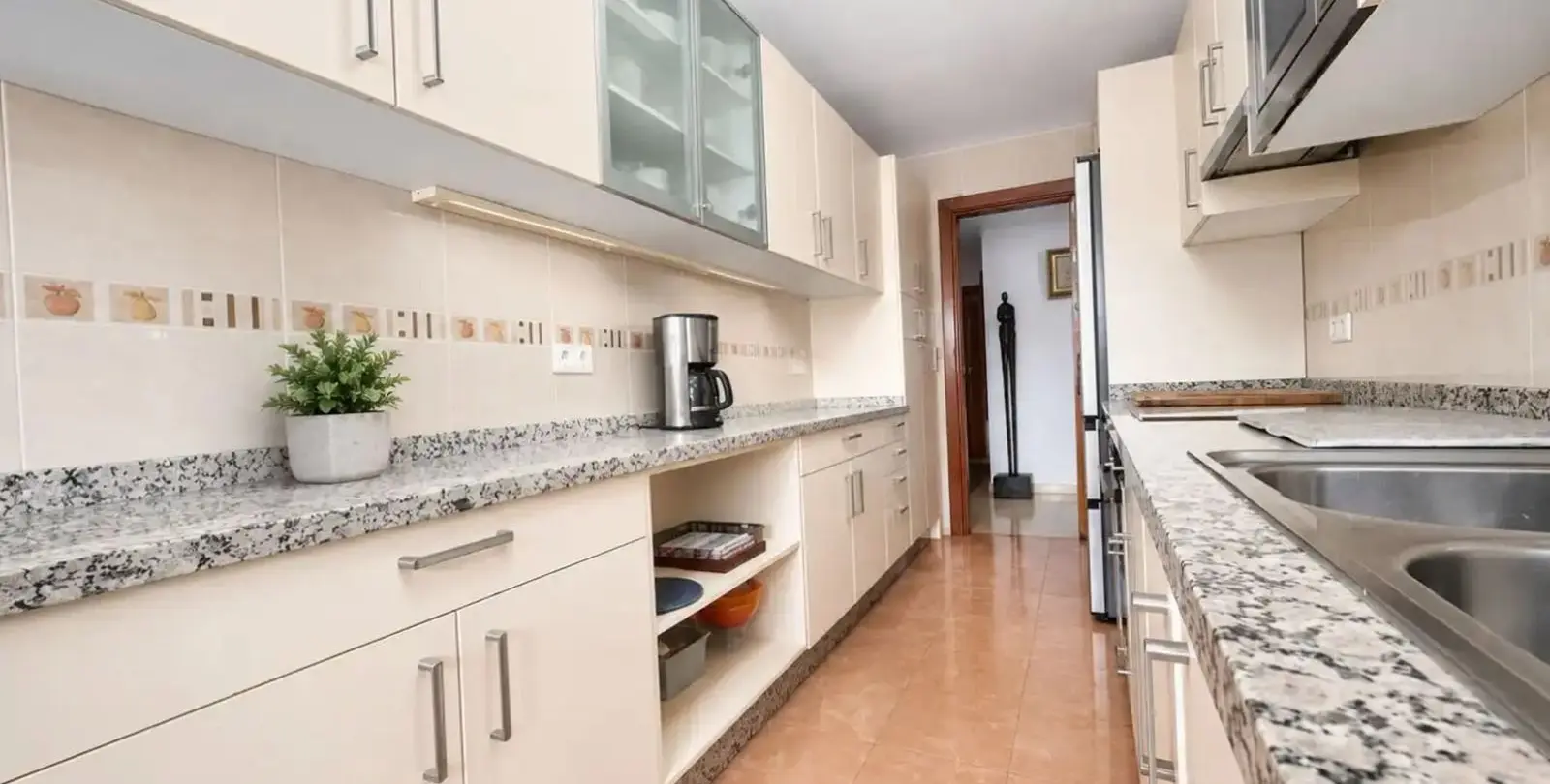 Venta de apartamento en planta media en Marbella 8