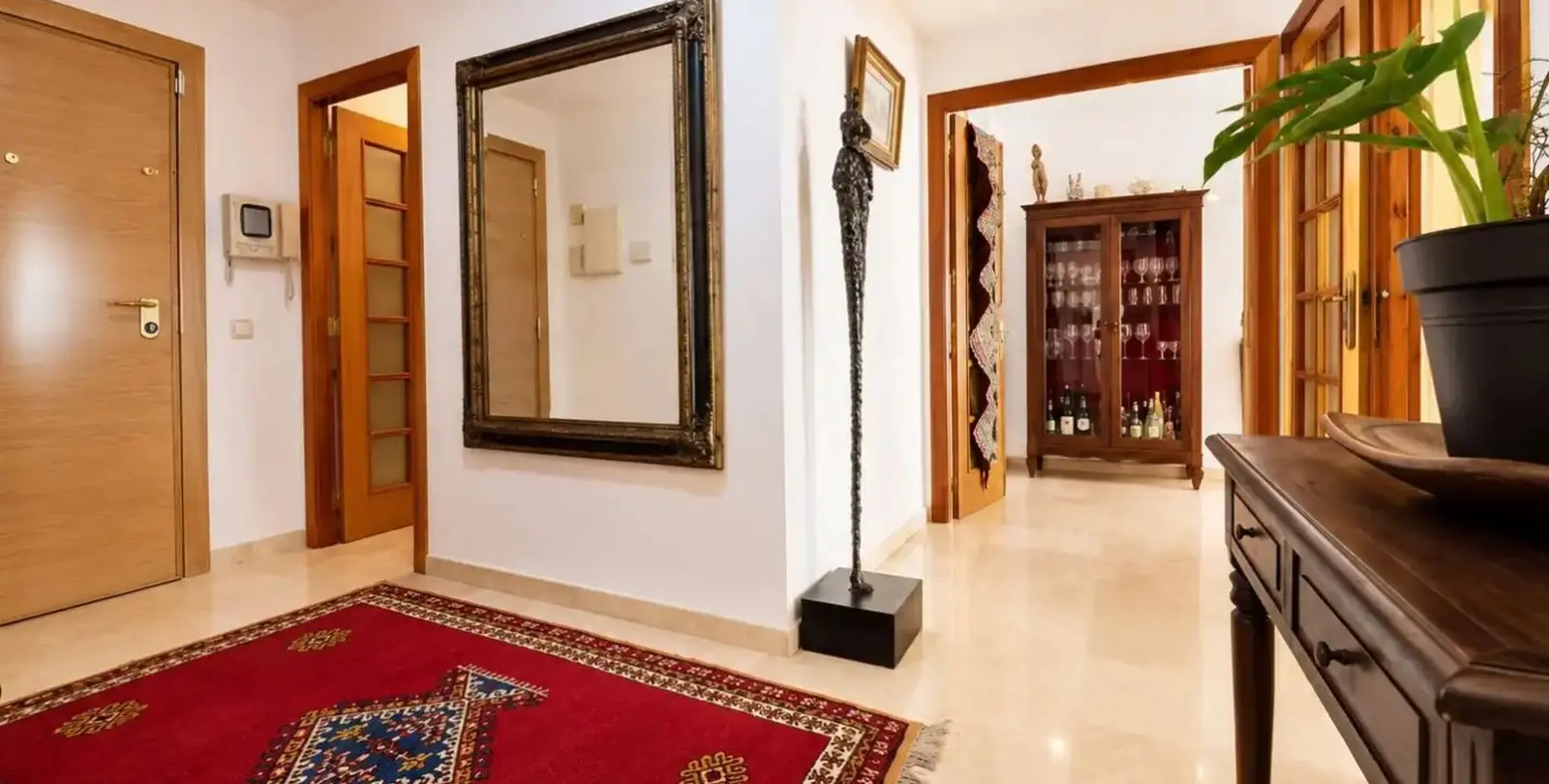 Venta de apartamento en planta media en Marbella 11