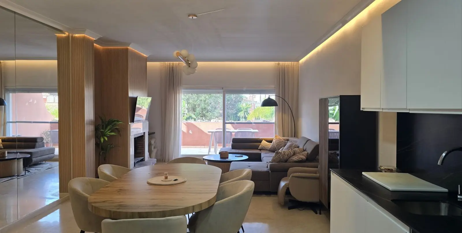 Sale of penthouse duplex in New Golden Mile 1
