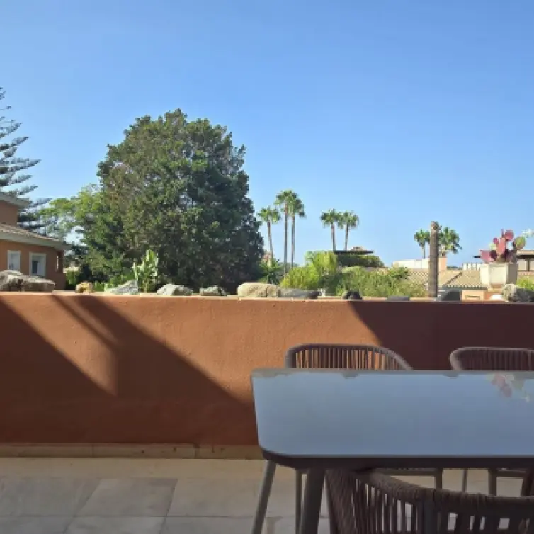 Sale of penthouse duplex in New Golden Mile