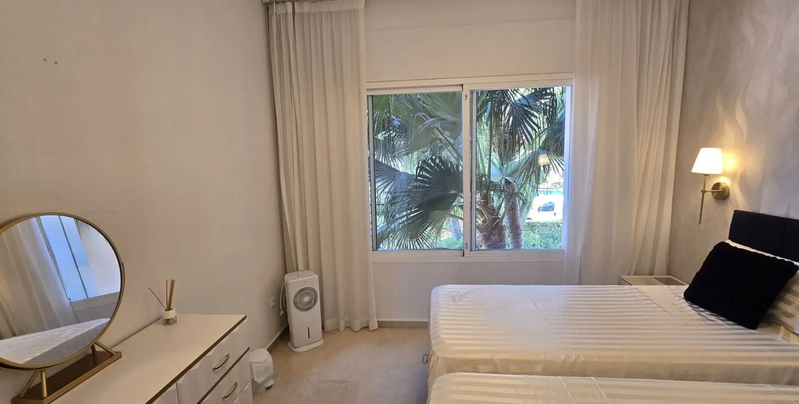 Sale of penthouse duplex in New Golden Mile 10