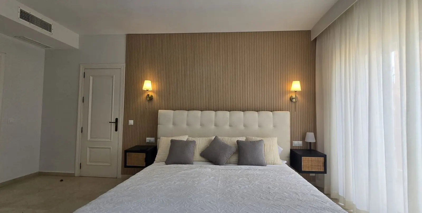 Sale of penthouse duplex in New Golden Mile 11