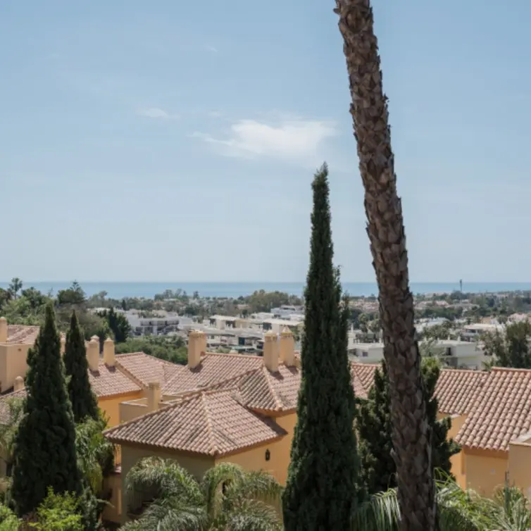 Продажа апартаментов на среднем этаже в Nueva Andalucía