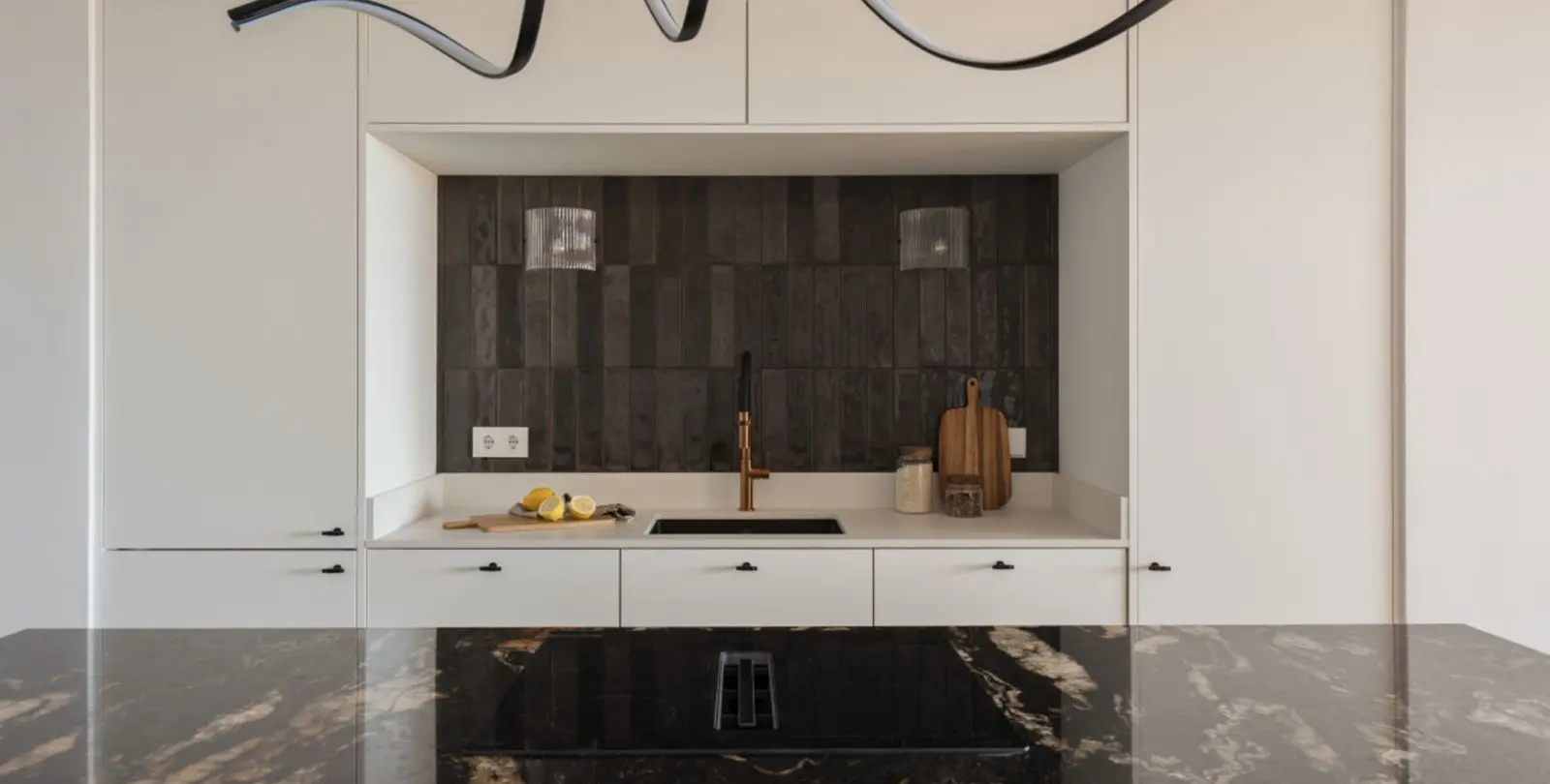 Sale of middle floor apartment in Nueva Andalucía 13