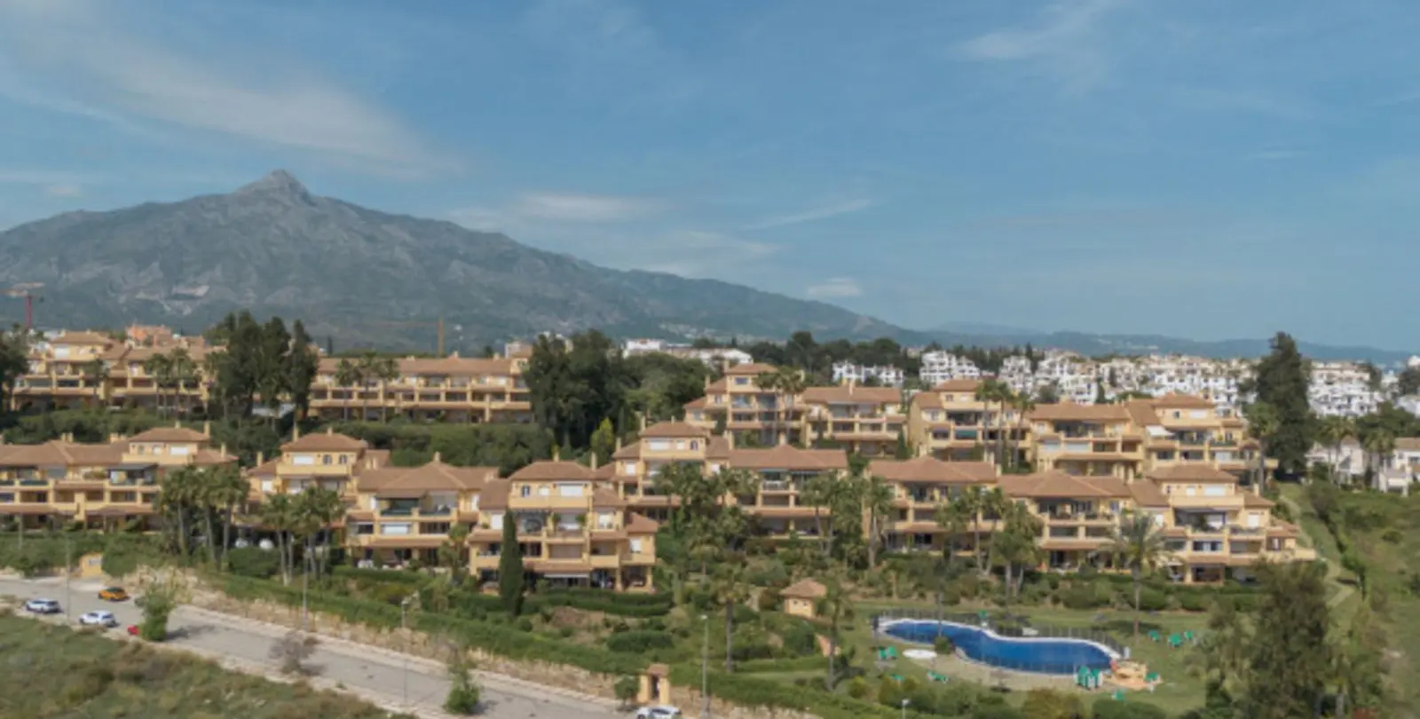 Sale of middle floor apartment in Nueva Andalucía 33